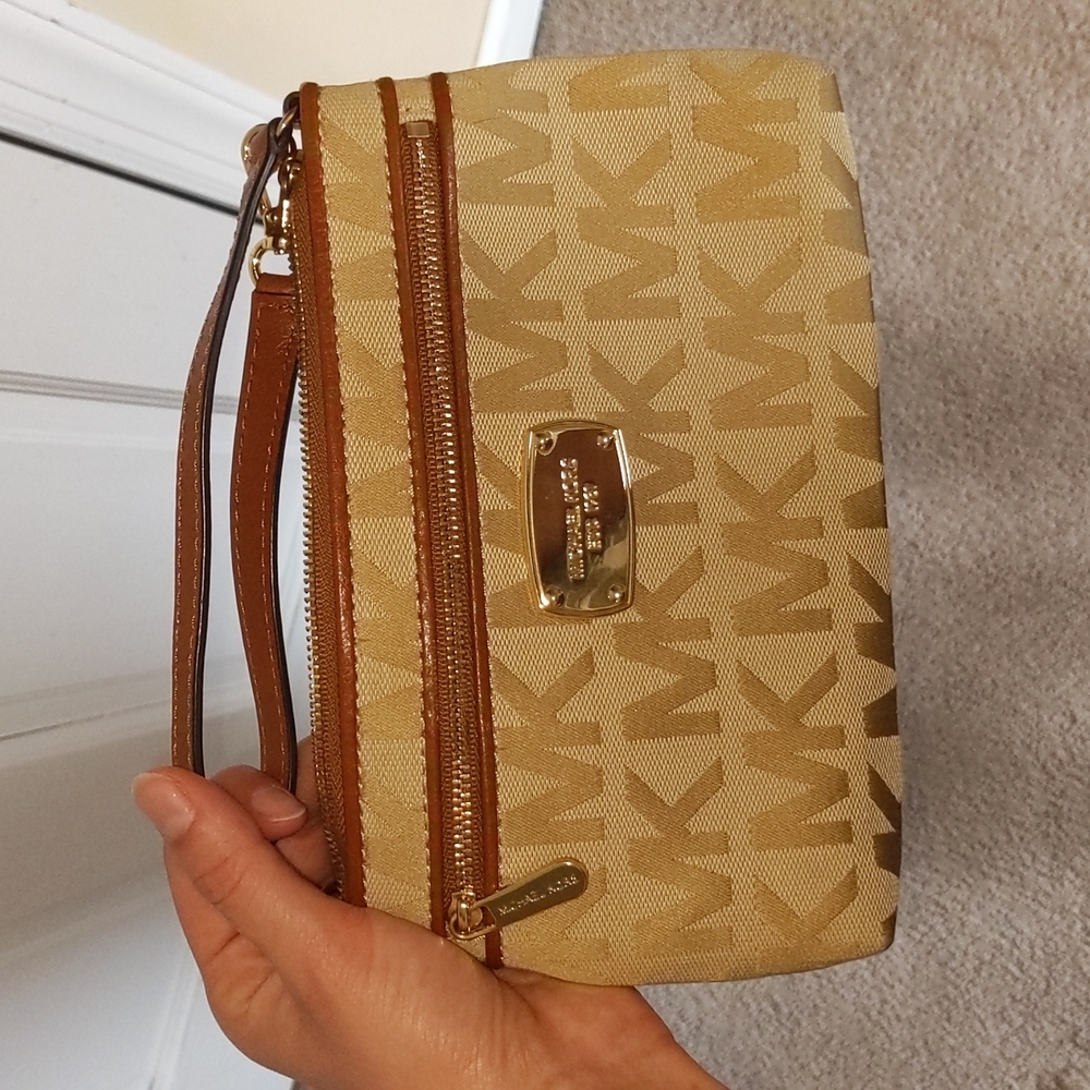 Michael Kors Wristlet Bag